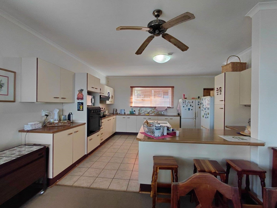 4 Bedroom Property for Sale in Wavecrest Eastern Cape
